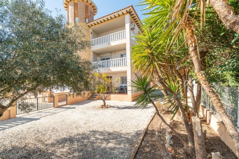 2 POKOJE NA PARTERZE Z OGRODEM O POWIERZCHNI 270 m2 W ALTOS DE CABO ROIG