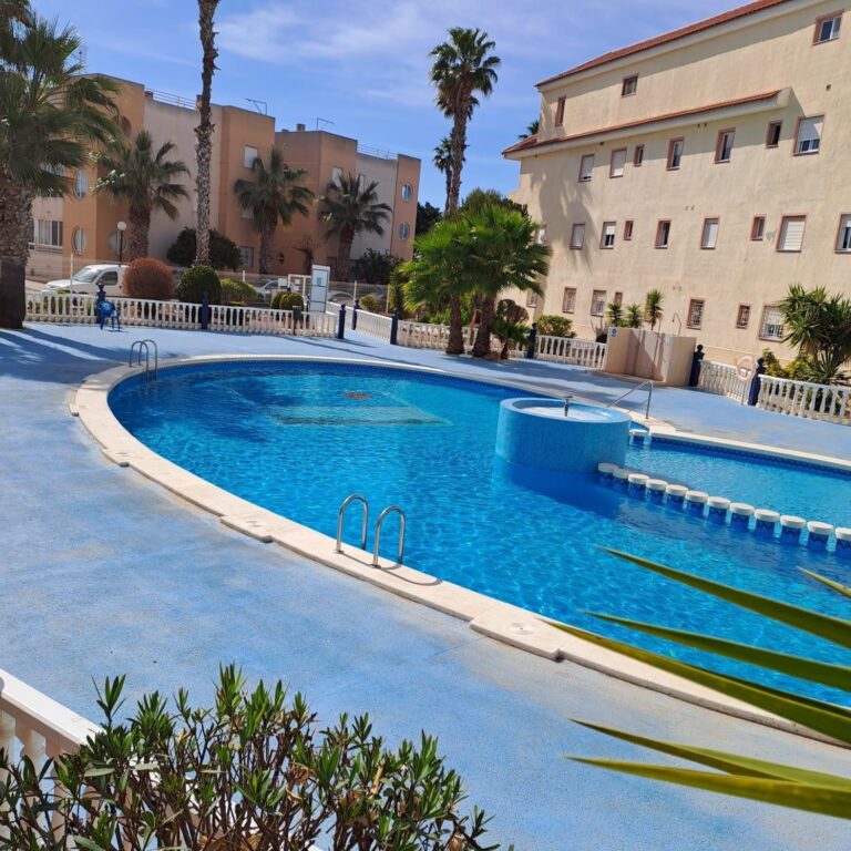 🌴 Mieszkanie w ekskluzywnej prywatnej rezydencji z basenem🏡