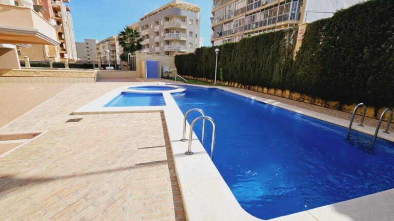 🌅Apartament 300 metrów od malowniczej Playa de Los Locos w Torrevieja 🏖️