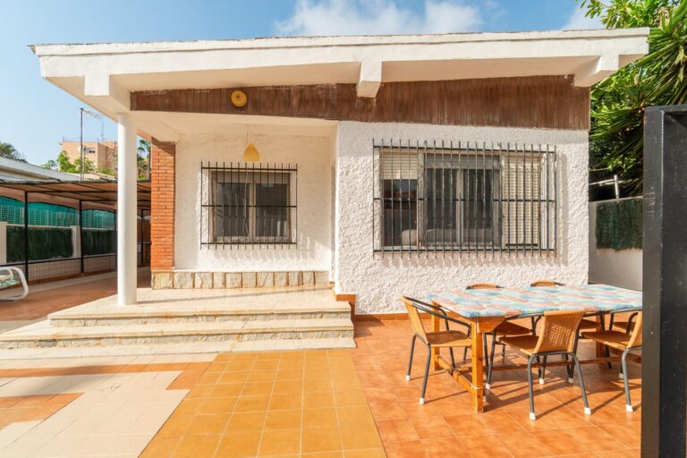 Wolnostojąca willa z 4 sypialniami w Aguas Nuevas (Torrevieja)