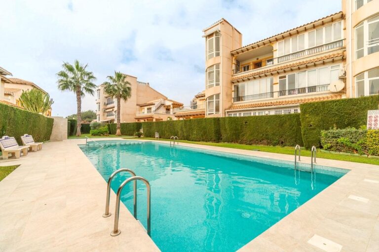 Apartament w Orihuela Costa ze wspólnym basenem