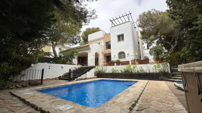 LUKSUSOWA WILLA W CAMPOAMOR Z FRONTOWYMI WIDOKAMI NA MORZE