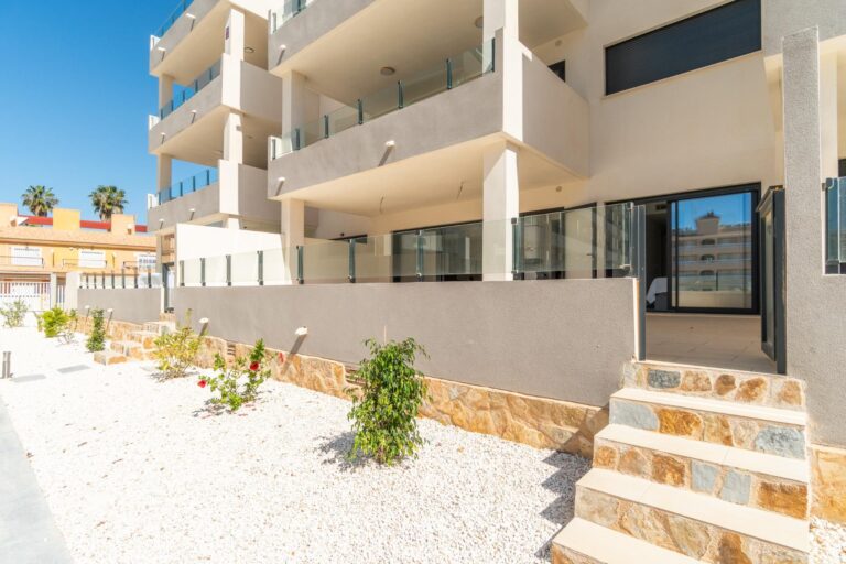 Ekskluzywny apartament z 2 sypialniami na parterze w Villamartín