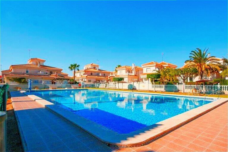 PENTHOUSE OD STRONY POŁUDNIOWEJ Z 3 SYPIALNIAMI I PODWÓJNYM GARAŻEM W PLAYA FLAMENCA
