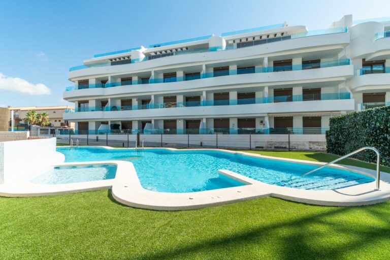 Ekskluzywny Apartament na Parterze z Widokiem na Basen