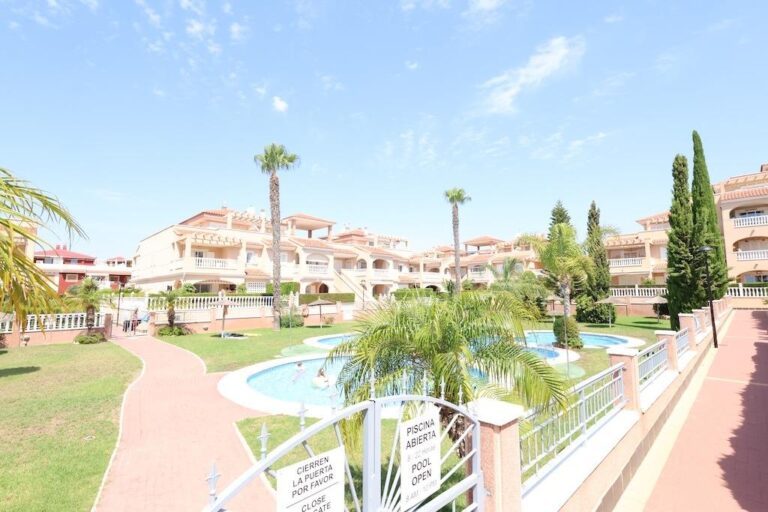 🏠 Bungalow z 2-ma sypialniami i 2-ma łazienkami ☀️
