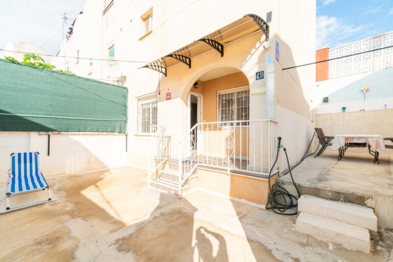 Bungalow na parterze w Torrevieja