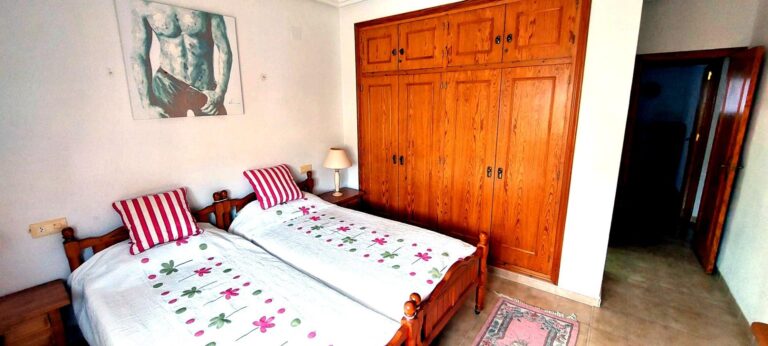 ✨ Punta Prima – Przestronny apartament o powierzchni 82 m² z tarasem i widokiem na basen! ✨